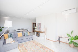 Apartment, 1 Bedroom, Sea View | Living area | Flat-screen TV - Liiiving in Porto - Sea & River View (Porto)