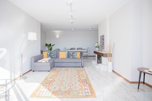Apartment, 1 Schlafzimmer, Meerblick | Wohnbereich | Flachbildfernseher