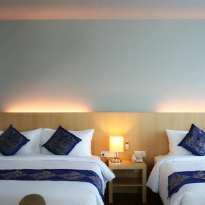 Minibar, in-room safe, desk, soundproofing - Wyne Hotel (Yangon)