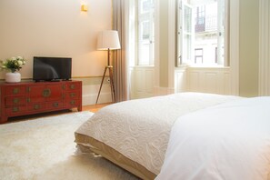 Studio | Iron/ironing board, cribs/infant beds, free WiFi, bed sheets - Liiiving in Porto - Art & Heart Studio (Porto)