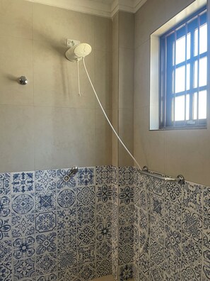 Standard Double or Twin Room | Accessible bathroom - Pousada Chilli Brasil (Ubatuba)