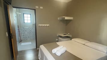 Habitación estándar con 1 cama doble o 2 individuales | Minibar, wifi gratis, ropa de cama