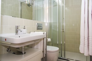Apartment, 2 Bedrooms | Bathroom | Shower, hair dryer, towels, soap