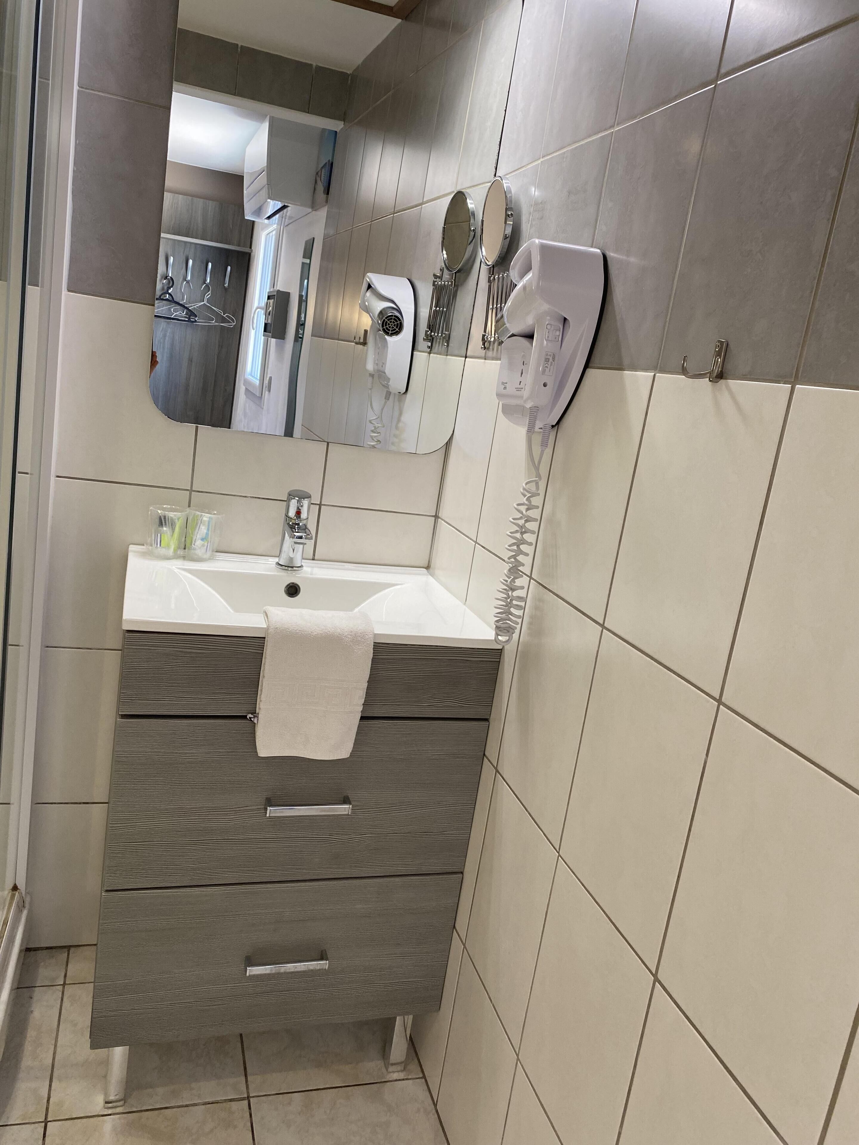 classic double room, private bathroom, garden view | bathroom | hair dryer, towels, soap, shampoo