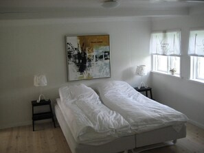 Basic Double Room | Desk, iron/ironing board, free WiFi, bed sheets - Bjørnegården Landhotel (Dalby)