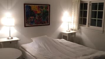 Desk, iron/ironing board, free WiFi, bed sheets