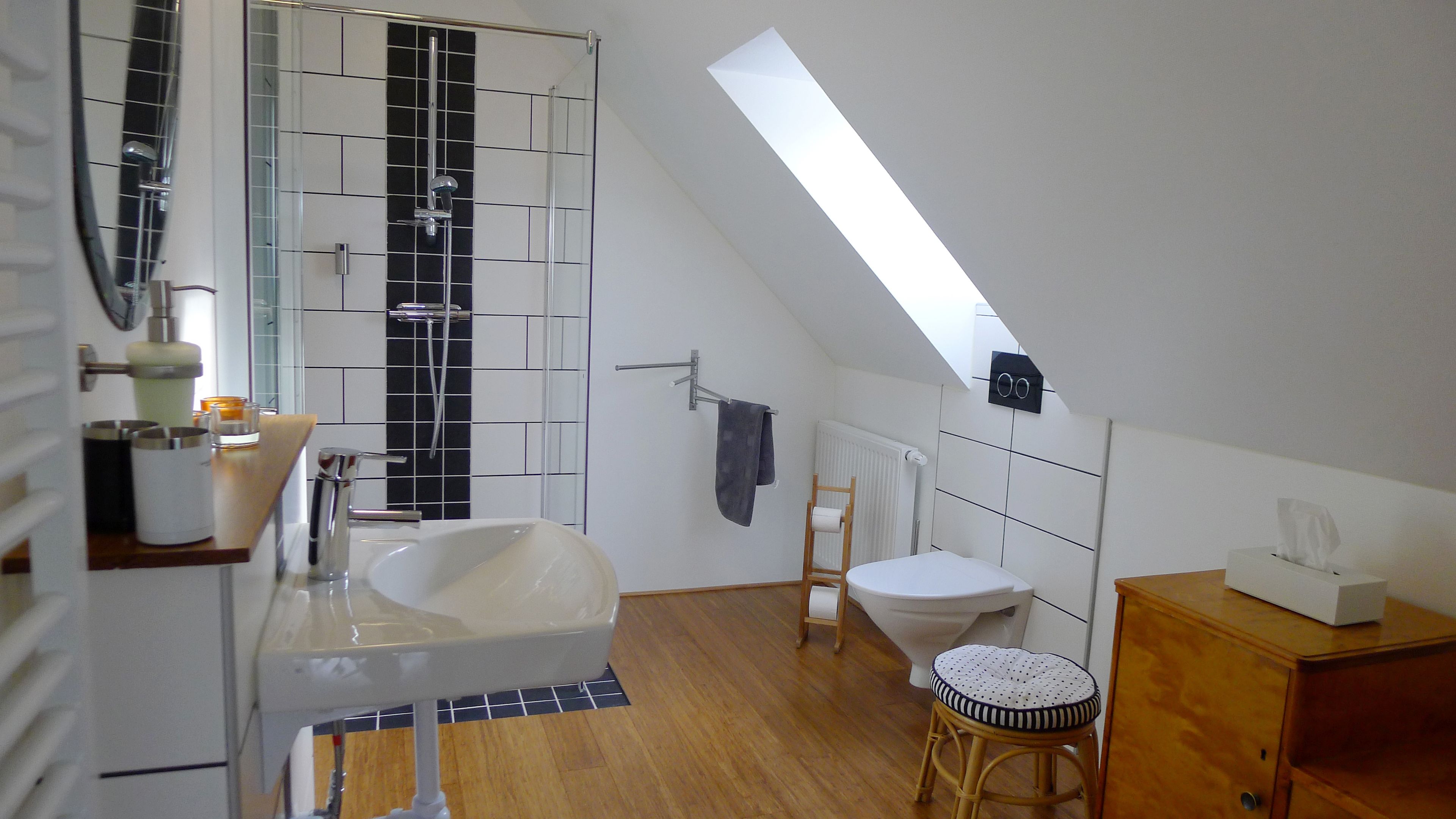 deluxe double or twin room, balcony, valley view | bathroom | shower, hair dryer, slippers, towels