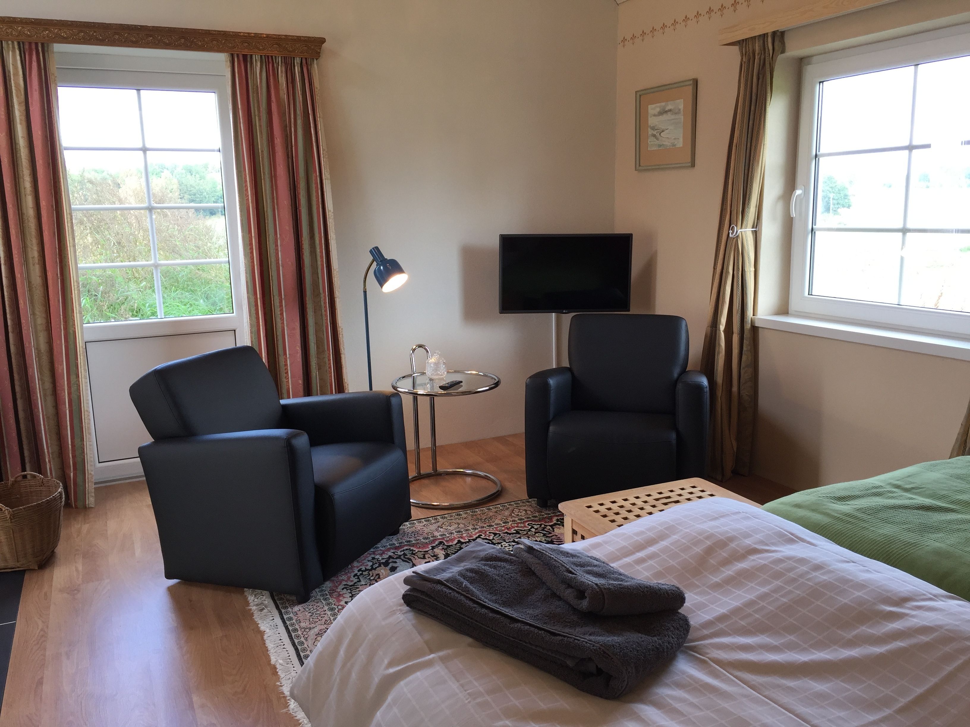 deluxe double or twin room, hill view | 1 bedroom, premium bedding, in-room safe, individually decorated