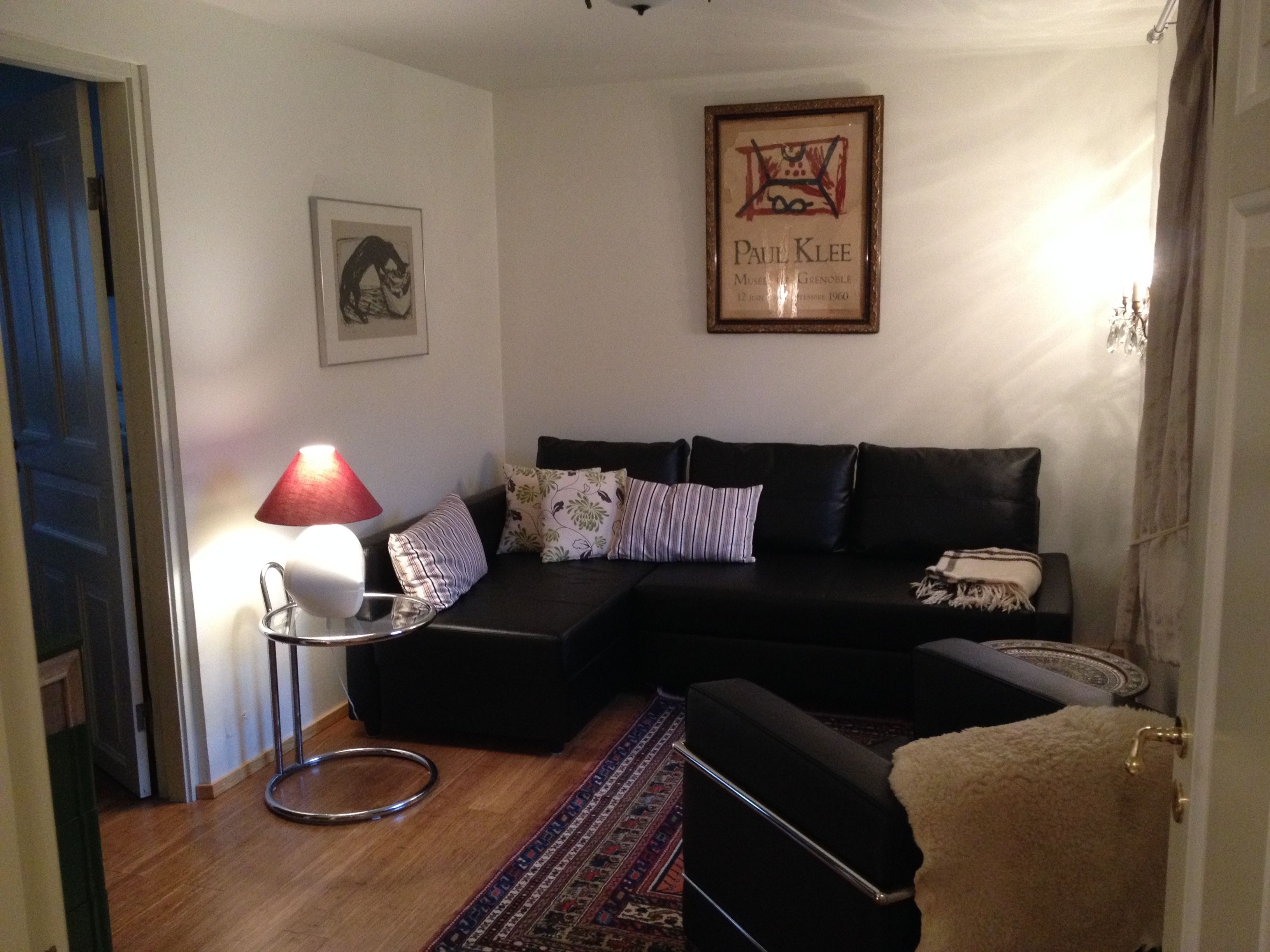 junior suite, courtyard area | living room | flat-screen tv