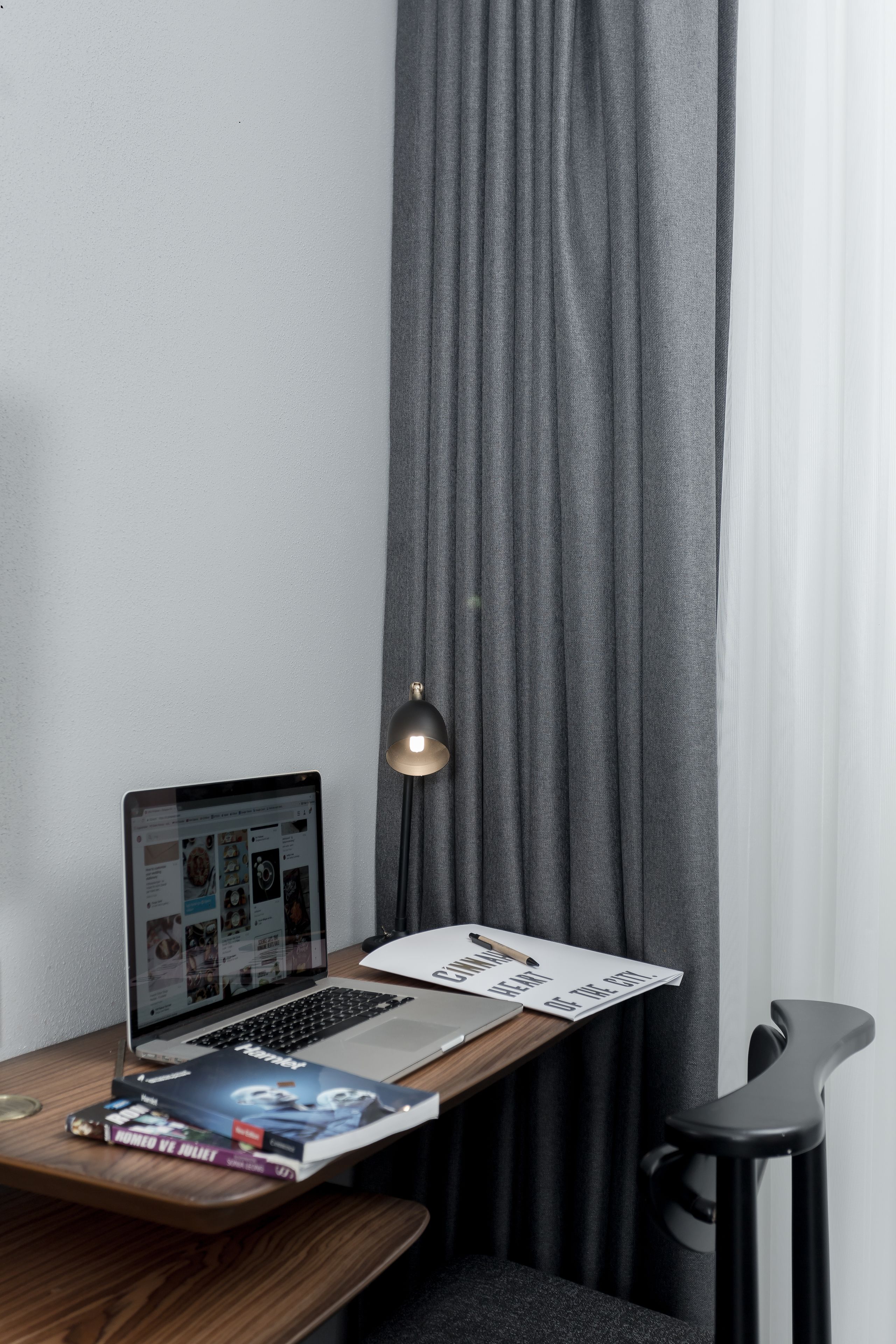 In-room business centre