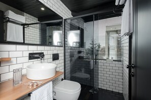 Buồng tắm vòi sen, đồ dùng nhà tắm miễn phí, máy sấy tóc 