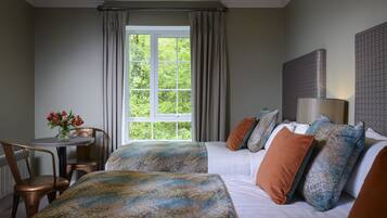 Apartment, 2 Bedrooms | Premium bedding, desk, iron/ironing board, free cribs/infant beds