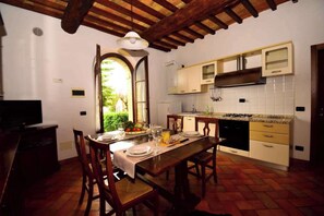 Comfort Apartment, 2 Bedrooms (Geranio) | Private kitchen