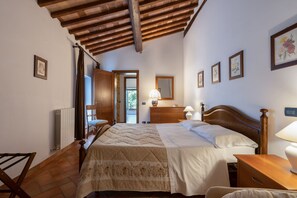 Apartment, 2 Bedrooms (Geranio) | 1 bedroom, iron/ironing board, free cribs/infant beds, free WiFi - Le Rocche di Valiano (Castelnuovo Berardenga)