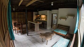 Suite | 4 bedrooms, individually decorated, free WiFi, bed sheets