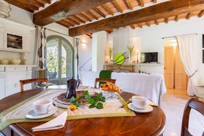 华丽别墅, 3 间卧室 | 起居区 | 平板电视