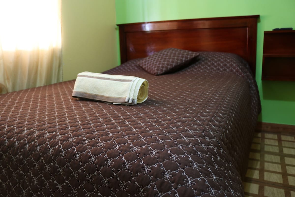 Single Room | Iron/ironing board, free WiFi