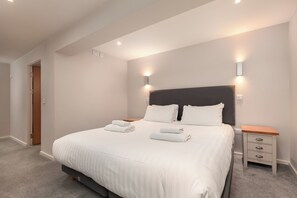 Apartment, 1 Bedroom | 1 bedroom, premium bedding, in-room safe, desk - Destiny Scotland - Broughton St Lofts (Edinburgh)