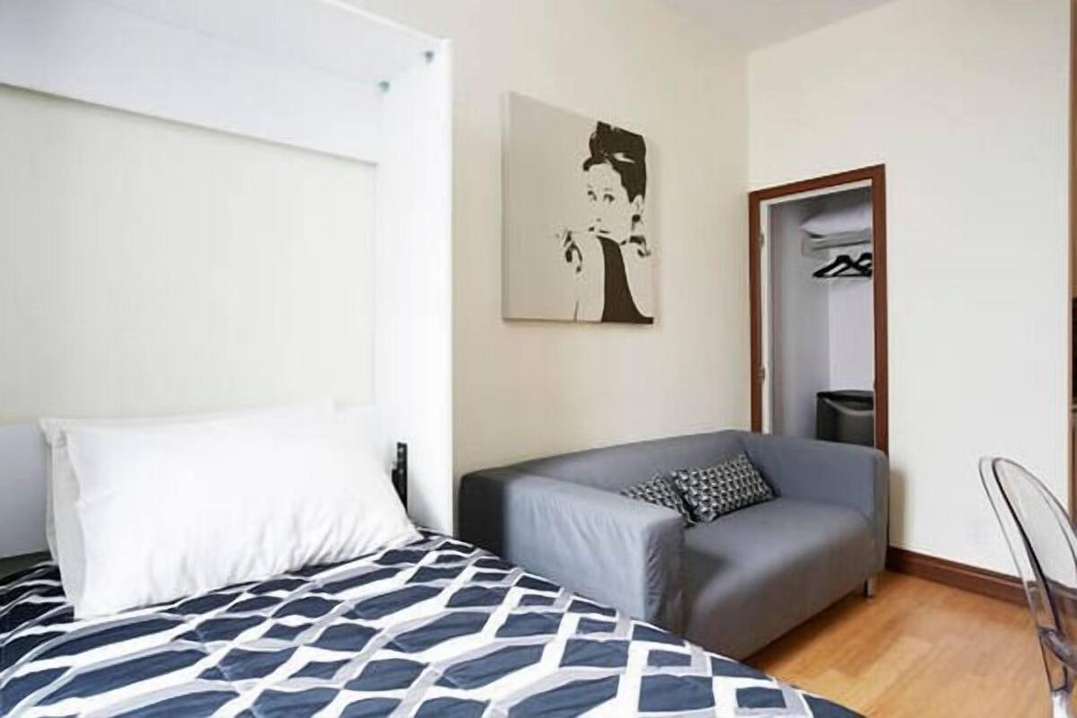 Exclusive-Studio, 1 Einzelbett (#304) | Hochwertige Bettwaren, individuell dekoriert, individuell eingerichtet