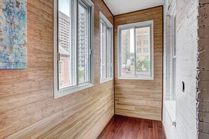 Exclusive-Studio, 1 Doppelbett (#301) | Hochwertige Bettwaren, individuell dekoriert, individuell eingerichtet