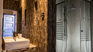 Superior Twin Room | Bathroom