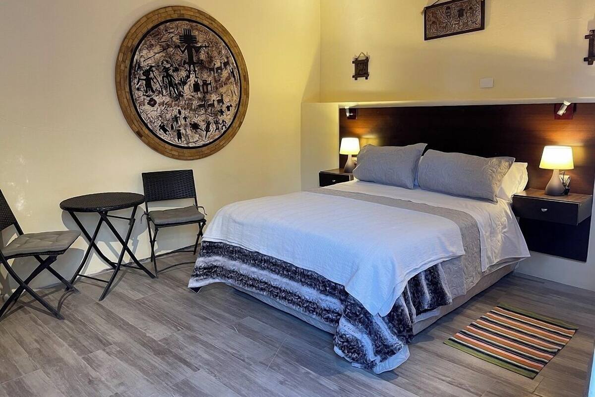 Standaard tweepersoonskamer, 1 queensize bed | Een kluis op de kamer, gratis wifi, beddengoed