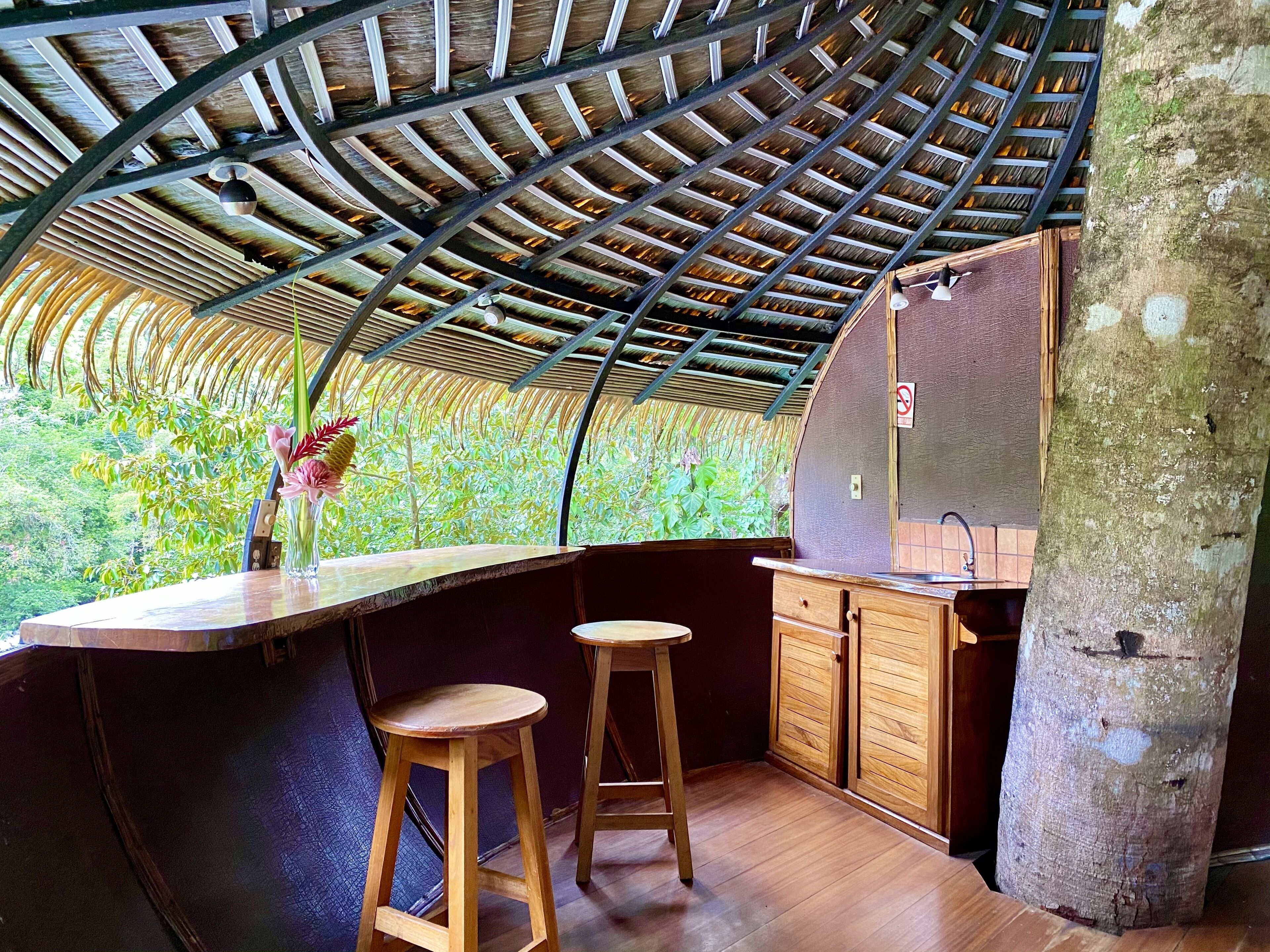 Casa de árbol | Caja de seguridad en la habitación y tabla de planchar con plancha 