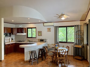 House, 2 Bedrooms | Private kitchen