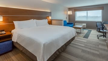 Peti besi dalam bilik, meja, ruang kerja komputer riba