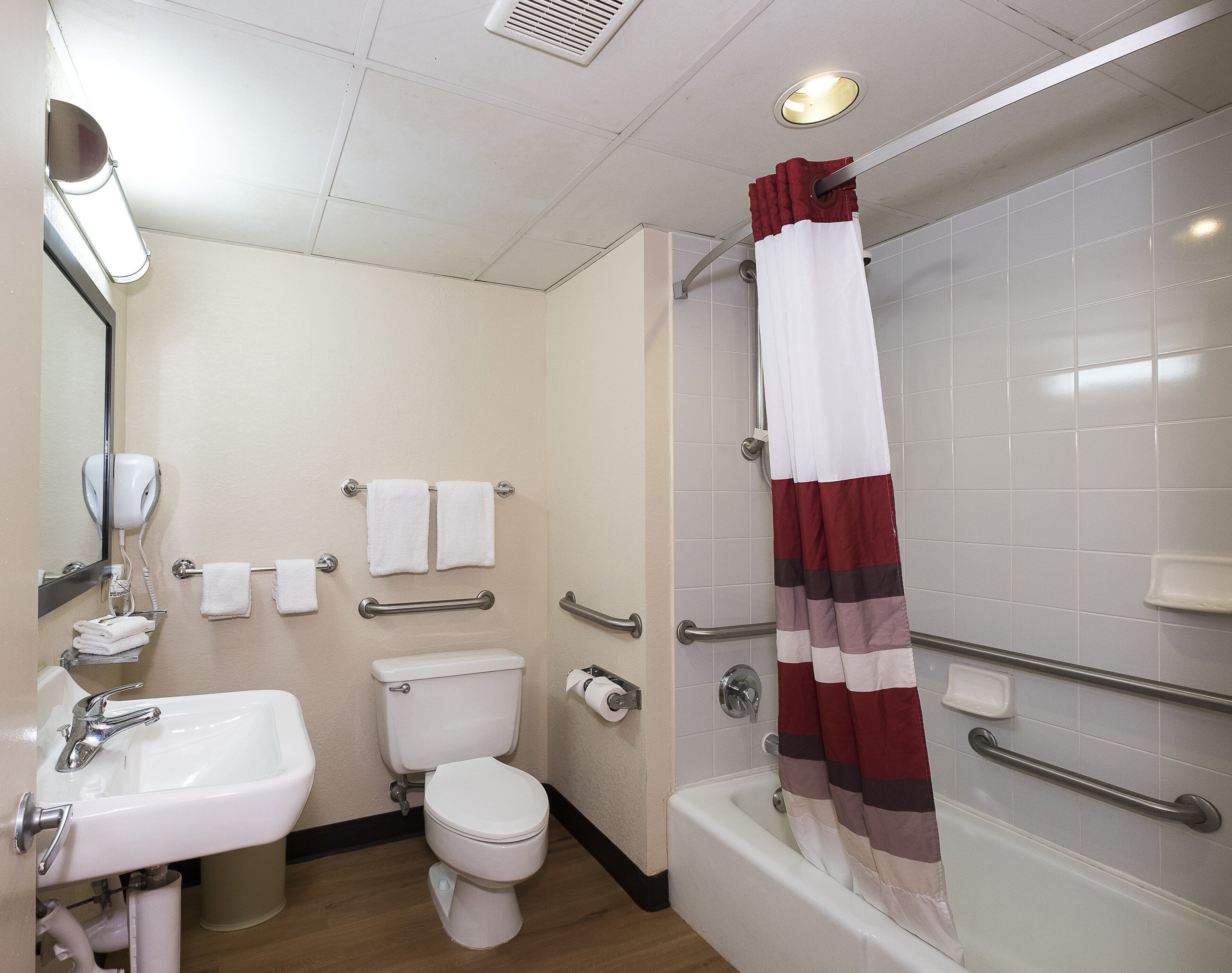 Superior Room, 1 King Bed, Accessible, Non Smoking | Bathroom | Combined shower/tub, free toiletries, hair dryer, towels