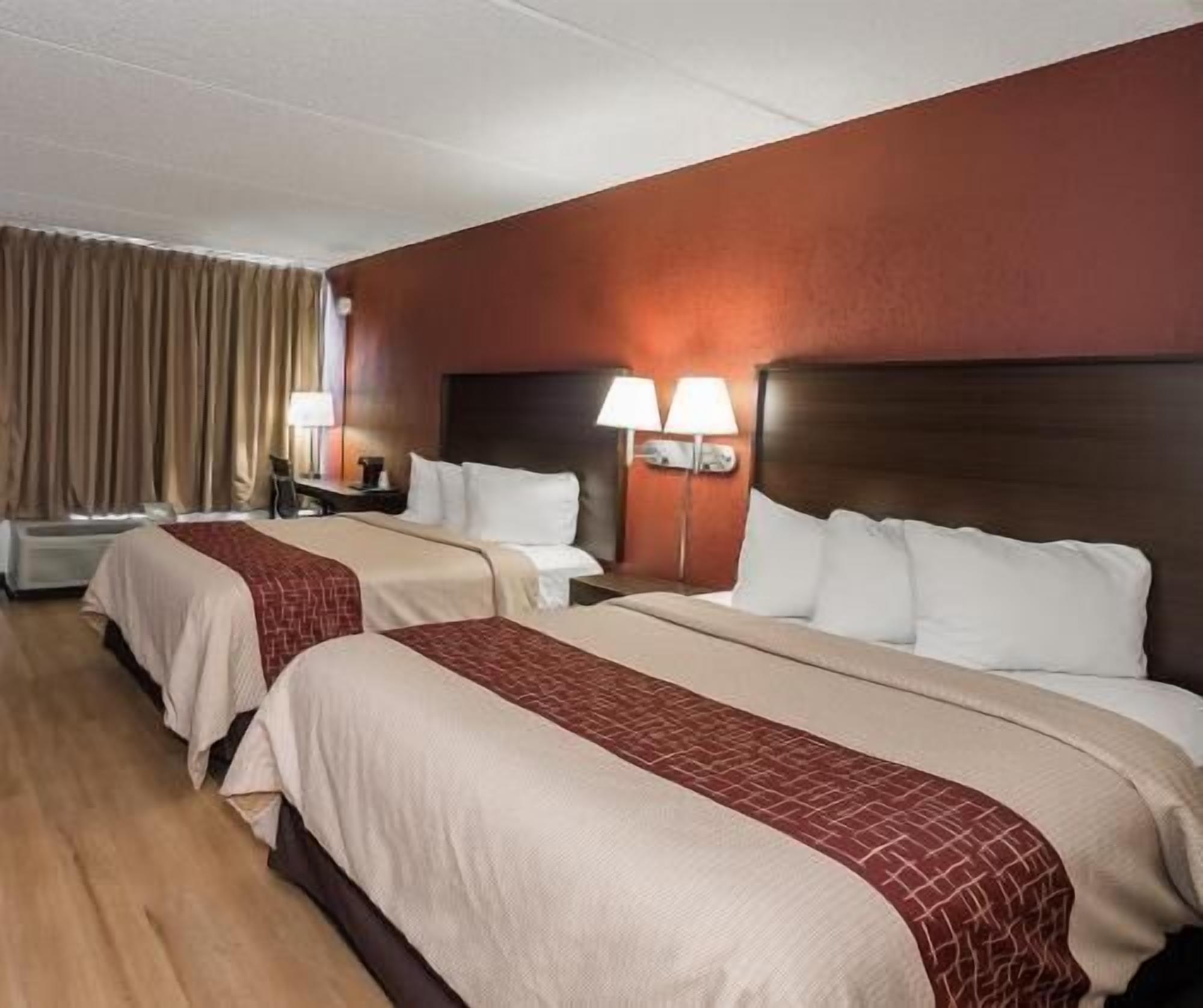 Escritorio y espacio para trabajar con laptop 