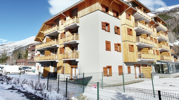 Exterior - Apartment in French Alps with Heated Pool (La Salle les Alpes)