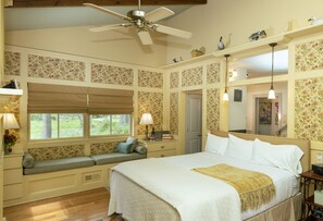 Premium bedding, individually decorated, individually furnished, desk - Woolverton Inn (Stockton)