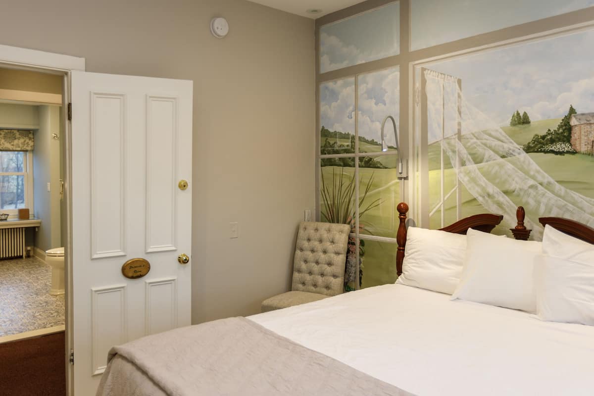 Traditional Room, 1 Queen Bed, Garden View | Premium bedding, individually decorated, individually furnished, desk