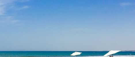 Una spiaggia nelle vicinanze