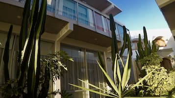 Televisor de pantalla plana de 32 polzades amb canals per cable