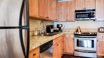 Apartemen, 3 kamar tidur | Dapur pribadi | Lemari es, microwave, oven, dan kompor