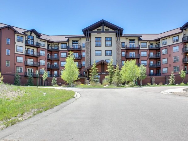 Apartment, 3 Bedrooms | Street view - Contemporary Slopeside Condo (Granby)