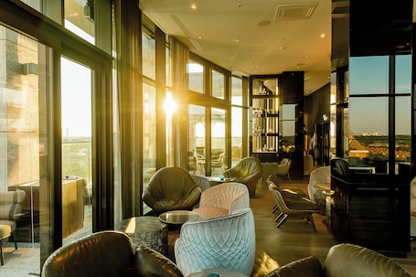 2 bars/lounges. Motel One Munich - Parkstadt Schwabing