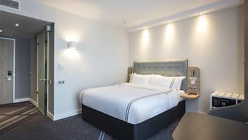 Standard-Doppelzimmer | Zimmersafe, Verdunkelungsvorhänge, schallisolierte Zimmer