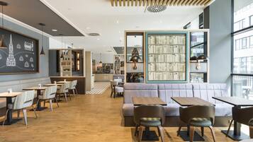 Colazione a buffet, servita tutte le mattine (17.9 EUR a persona)