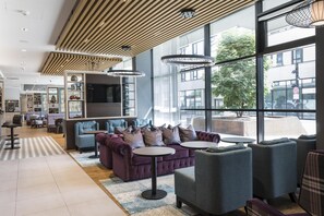 Bar (on property) - Premier Inn Freiburg City Süd (Freiburg im Breisgau)