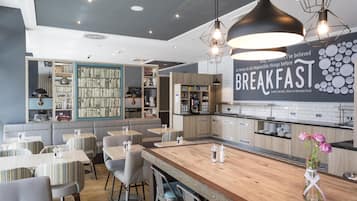 Tägliches Frühstücksbuffet (17.9 EUR pro Person)