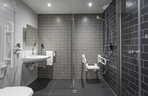 Salle de bain accessible aux personnes à mobilité réduite