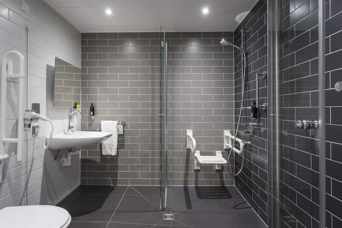 Double Room, Roll-in Shower | Accessible bathroom