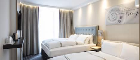 Chambre triple familiale | Coffre-fort, rideaux dâobscurcissement, systĂšme dâinsonorisation