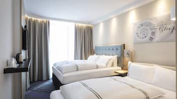 Standard-Dreibettzimmer | Zimmersafe, Verdunkelungsvorhänge, schallisolierte Zimmer