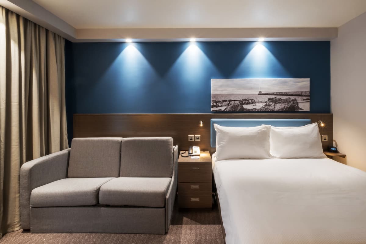 in-room safe, desk, soundproofing, free wifi