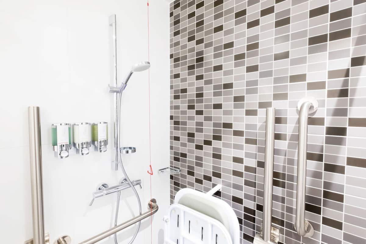 Baño | Regadera, amenidades de baño gratuitas, secadora de cabello, toallas