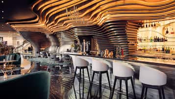 2 restaurants, international cuisine